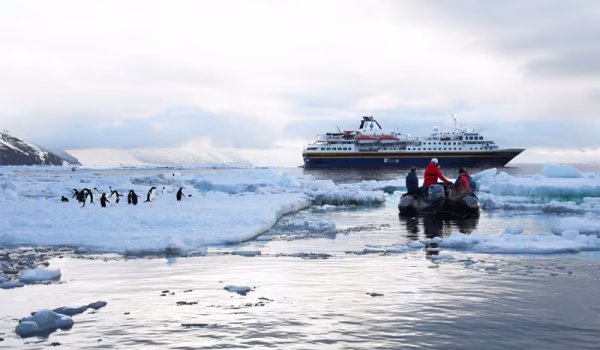 HERITAGE ADVENTURER Ross Sea zodiacs ice