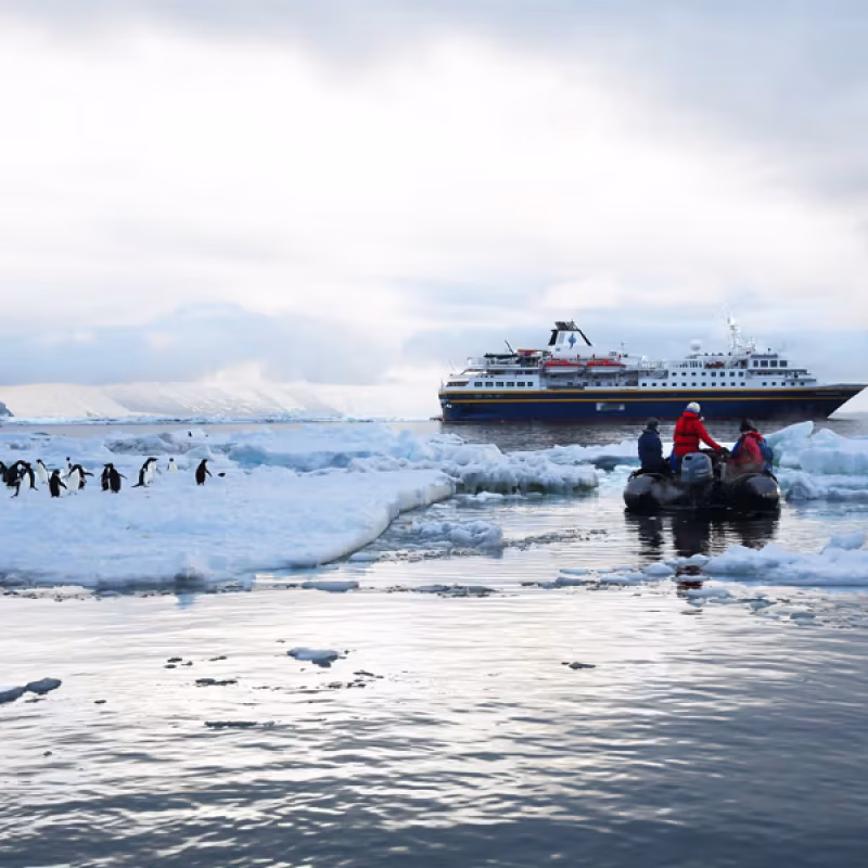 HERITAGE ADVENTURER Ross Sea zodiacs ice