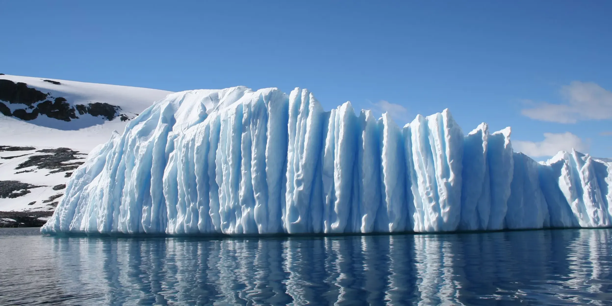ANTARCTICA_BOAT_CRUISES_SLIDER_IMAGE_ALEX-MUDD_ICEBERG_VERTICAL