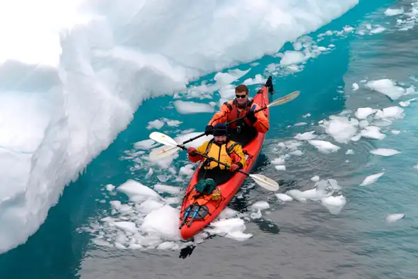 Antarctica_Petermann_Island_Kayaking_world_explorer