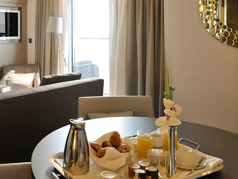 L'AUSTRAL LIFE ON BOARD thumb