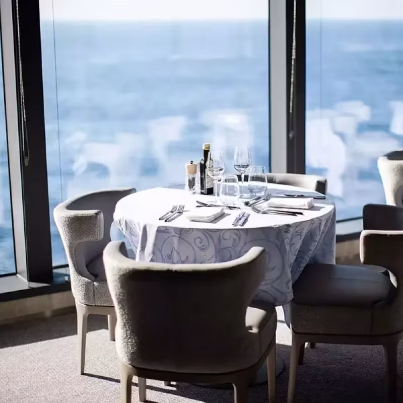 LE-COMMANDANT-CHARCOT-dining-image copy