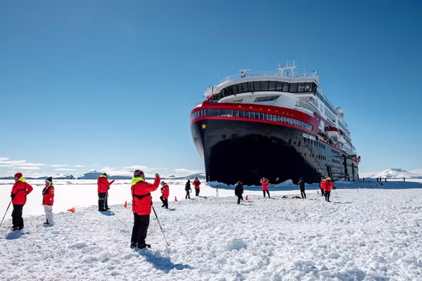 MS ROALD AMUNDSEN Landing- Foto_Andrea_Klaussner (1) copy