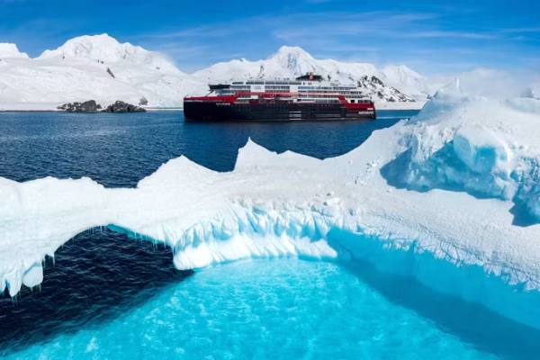 MS-Roald-Amundsen-Antarctica- Foto_Dan_Avila