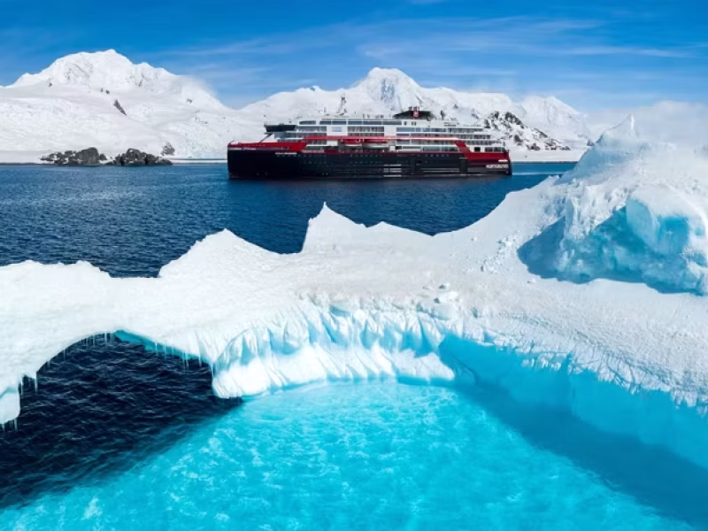 MS-Roald-Amundsen-Antarctica- Foto_Dan_Avila