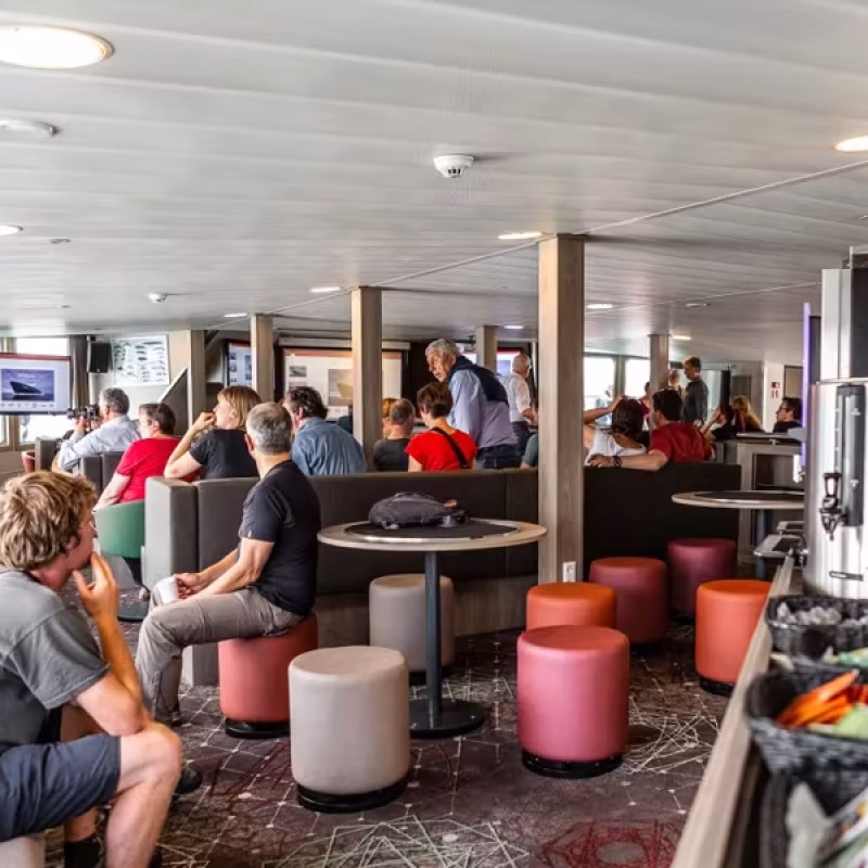 MV PLANCIUS lounge life on board