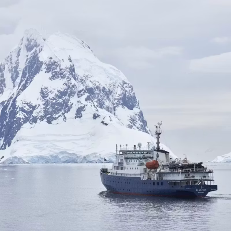 MV PLANCIUS rear view icescape
