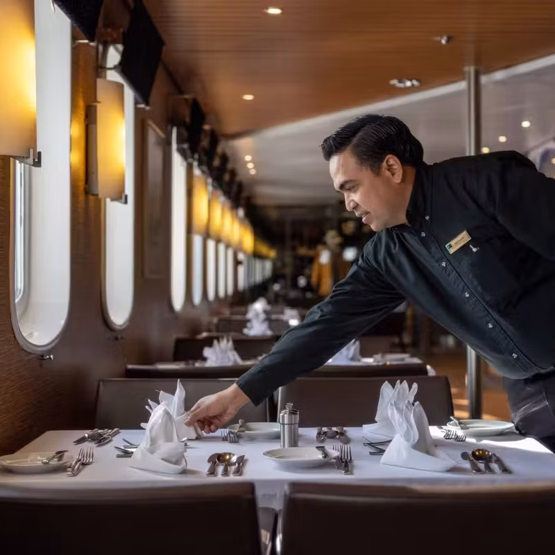 NG-Explorer-Dining options