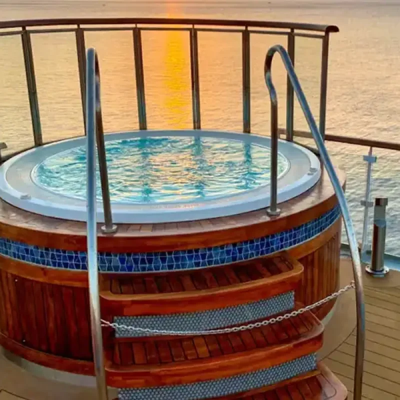 Ocean-Explorer-Jacuzzi