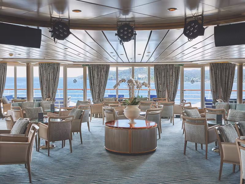 SILVER WIND lounge and view