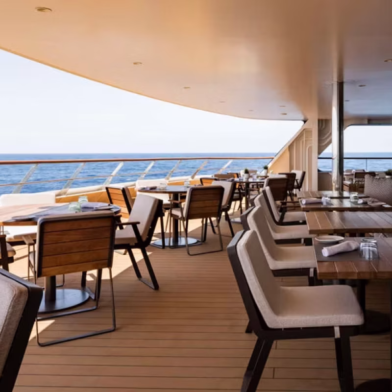 WORLD NAVIGATOR dining thumbnail