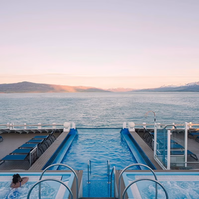 Hot-tubs-Infinity-Pool-MS-Fridtjof-Nansen-HGR-Photo_Clara_Tuma
