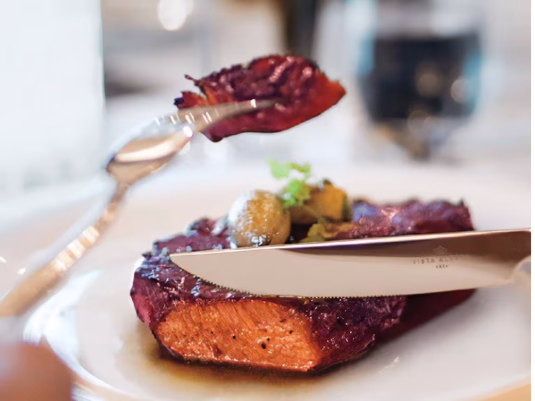 World-Navigator_on_board_dining_on_board_steak