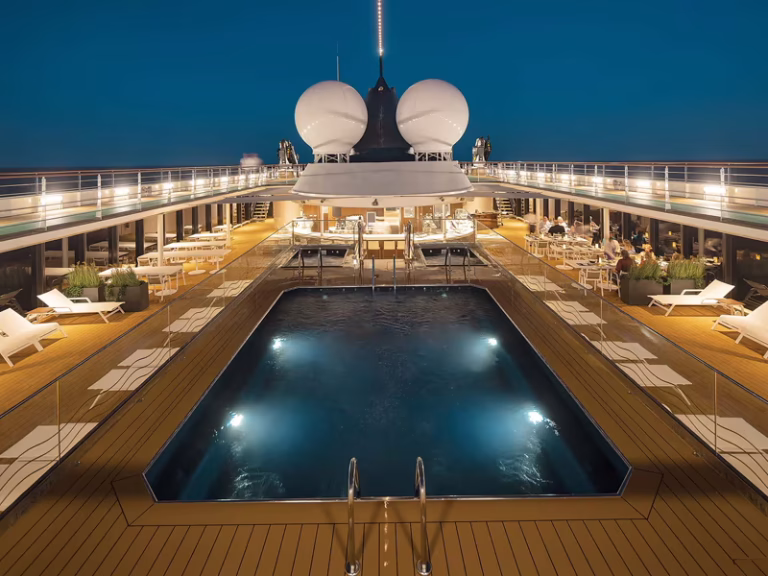 World_Navigator_pool_night