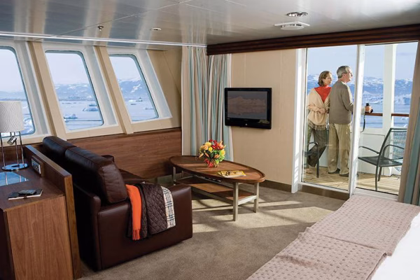 Upper-Deck-Suite-with-Balcony-Category-7