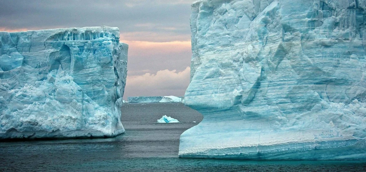 DRAKE PASSAGE ANTARCTICA