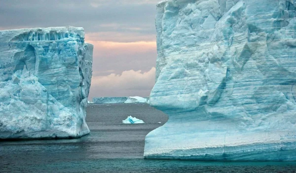 DRAKE PASSAGE ANTARCTICA