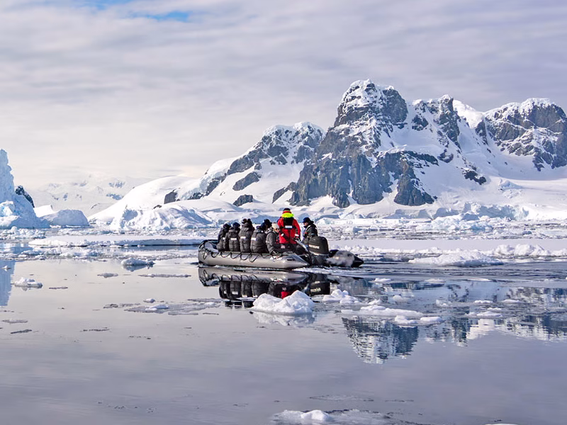 Hanusse-Bay-Zodiac-Antarctic-Peninsula-Scenic-Ikon